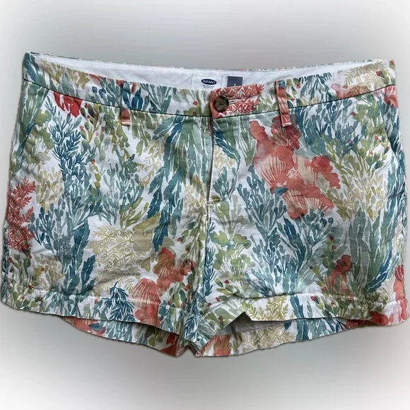 Old Navy Tropical Print Shorts - Picture 3 of 6